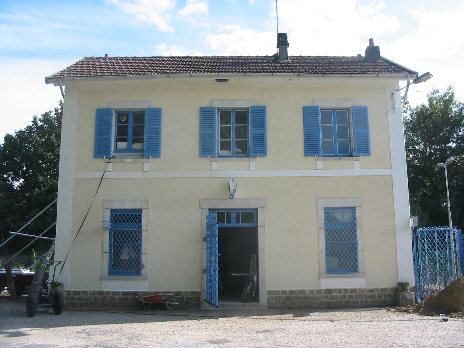 Façade nord du BV de Jouy sur Morin - Le Marais au 15 septembre 2004