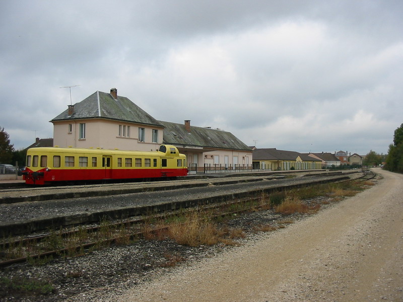 Gare intrieure d'Esternay vue vers Gretz et le Picasso du CFTT au 17 octobre 2004