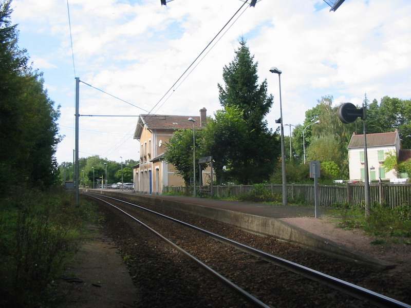 Gare intrieure de Gurard vue vers Gretz au 30 septembre 2004