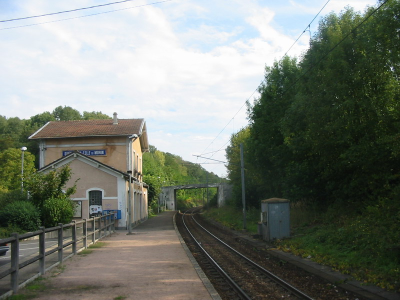 Gare intrieure de Gurard vue vers Szanne au 30 septembre 2004