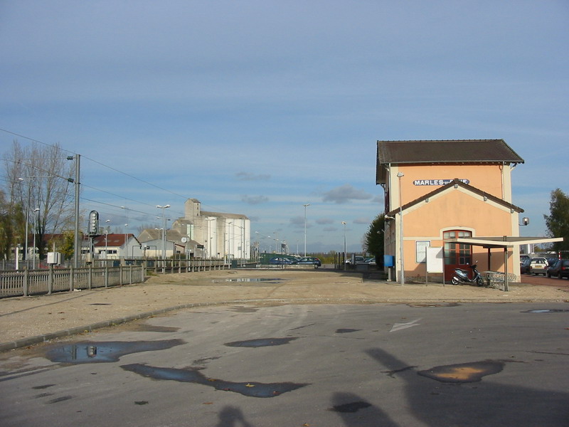 Gare intrieure de Marles en Brie vue vers Szanne au 19 novembre 2004