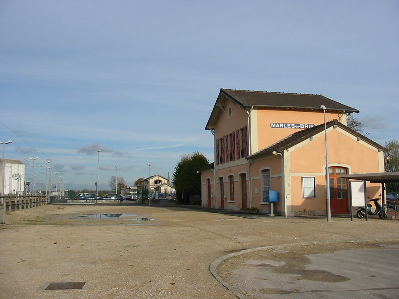Gare intrieure de Marles en Brie vue vers Szanne au 19 novembre 2004