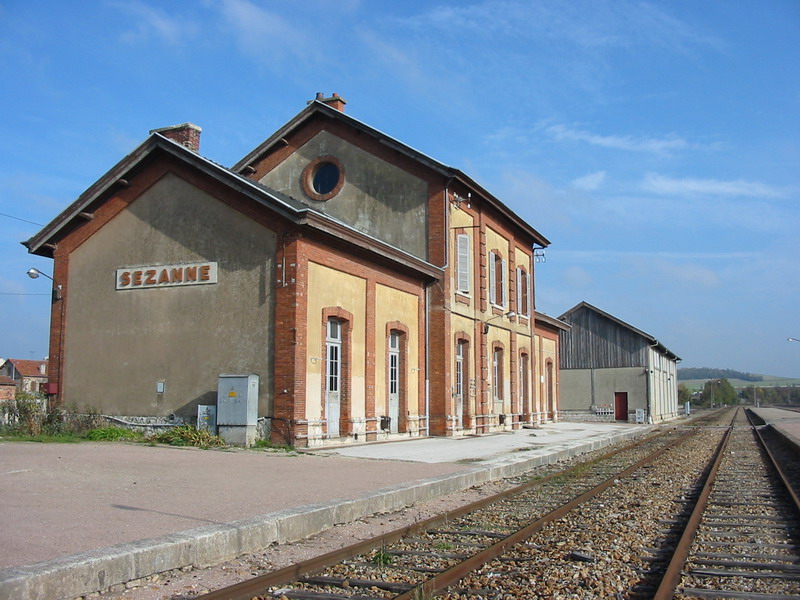 Gare intérieure de Sézanne (Marne, 31 octobre 2004)