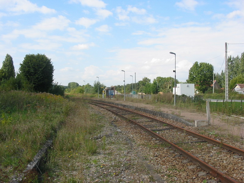 Gare intrieure de Saint Simon vue vers Gretz au 15 septembre 2004